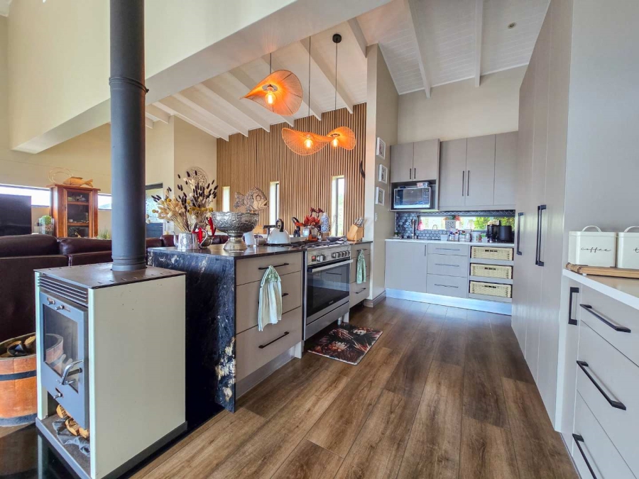 5 Bedroom Property for Sale in Stilbaai Oos Western Cape